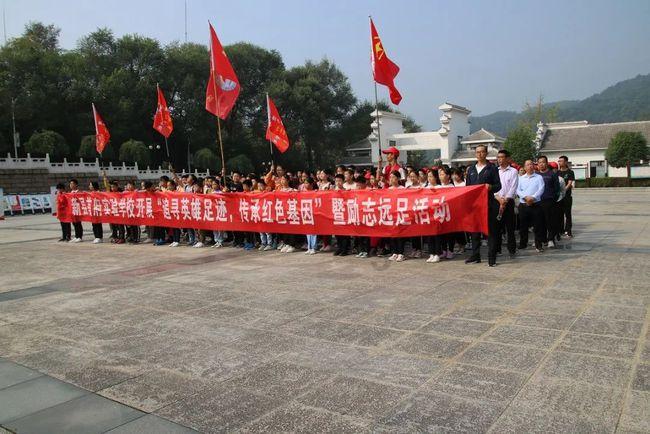 温州男教师为求避世，花100万把家涂全黑，9成时间在家“修仙”