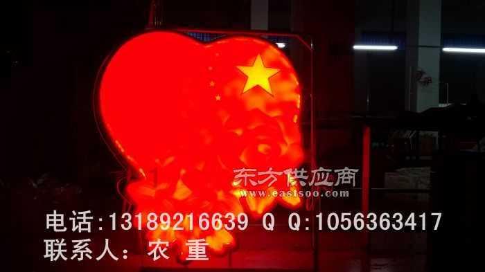 成毅:一个把土掉渣的花衣服穿出清冷感的男人